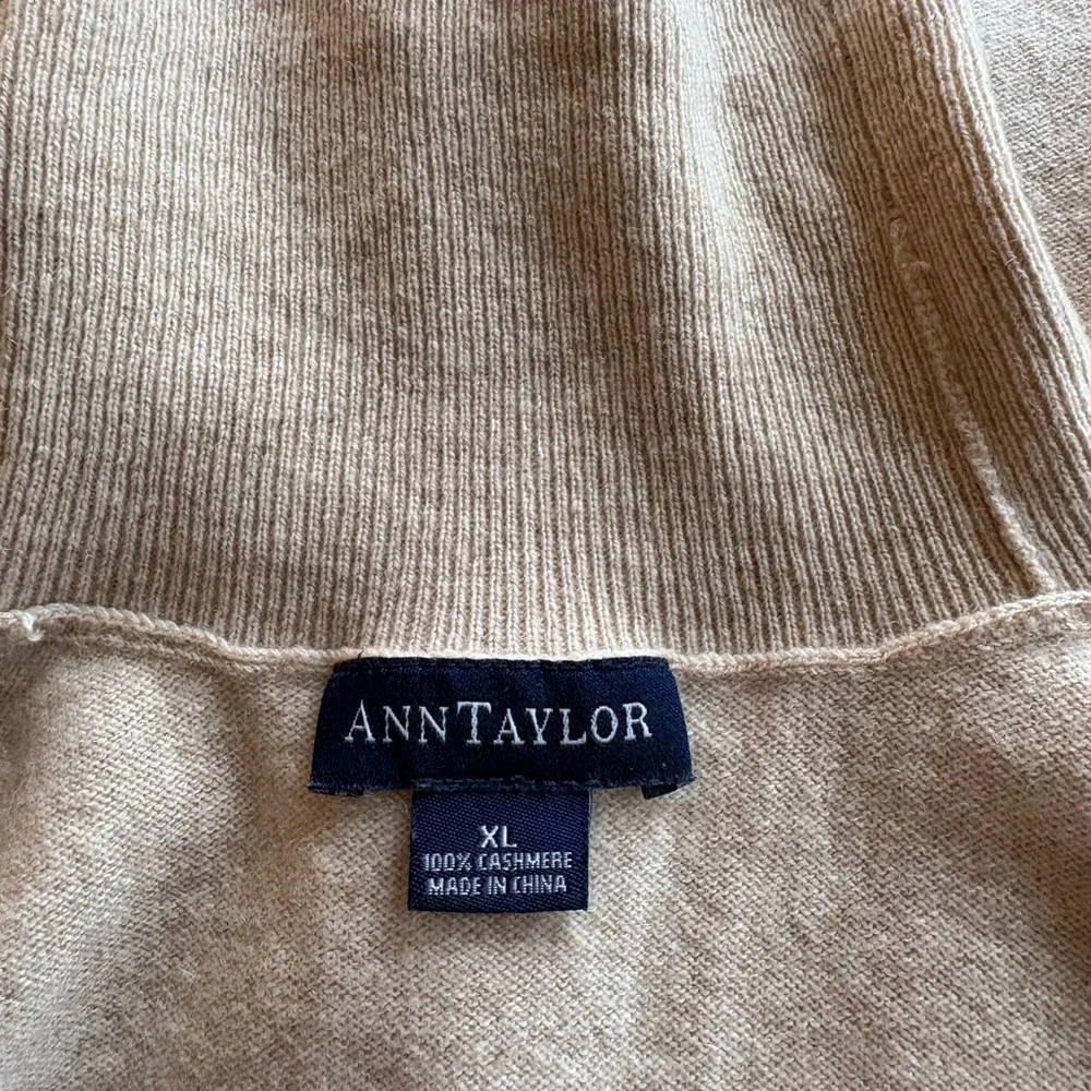 Ann Taylor Cashmere Beige Sleeveless Turtleneck Sweater available for few days - Picture 3 of 3